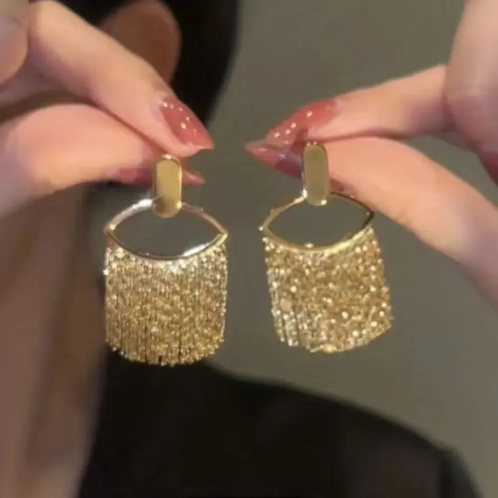✨🆕✨ Stunning Elegant Tassel Dangle Earrings ✨ Available in Gold & Silver ✨